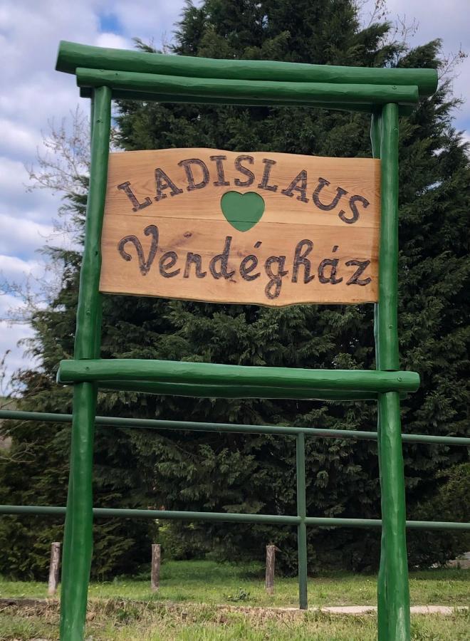 Ladislaus Schnaps-Haus Falusi Vendeghaz Csolnok Buitenkant foto
