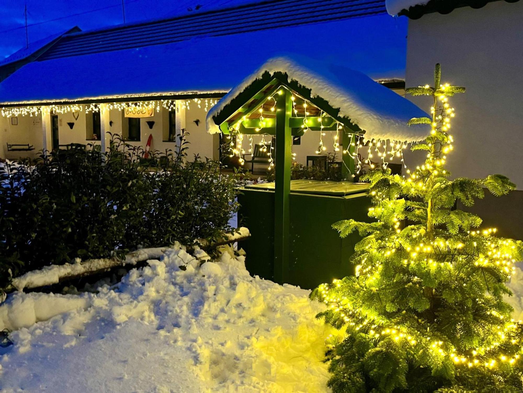 Ladislaus Schnaps-Haus Falusi Vendeghaz Csolnok Buitenkant foto