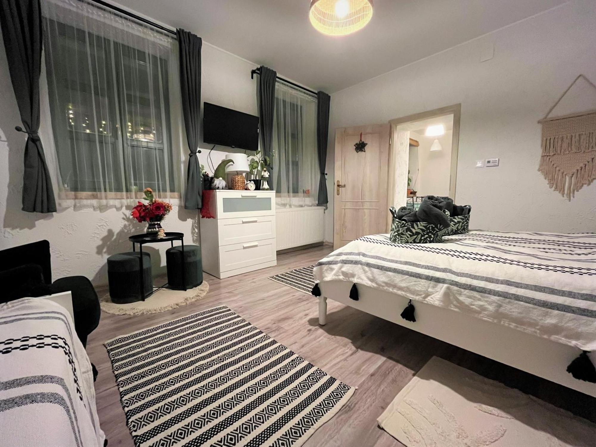 Ladislaus Schnaps-Haus Falusi Vendeghaz Csolnok Buitenkant foto